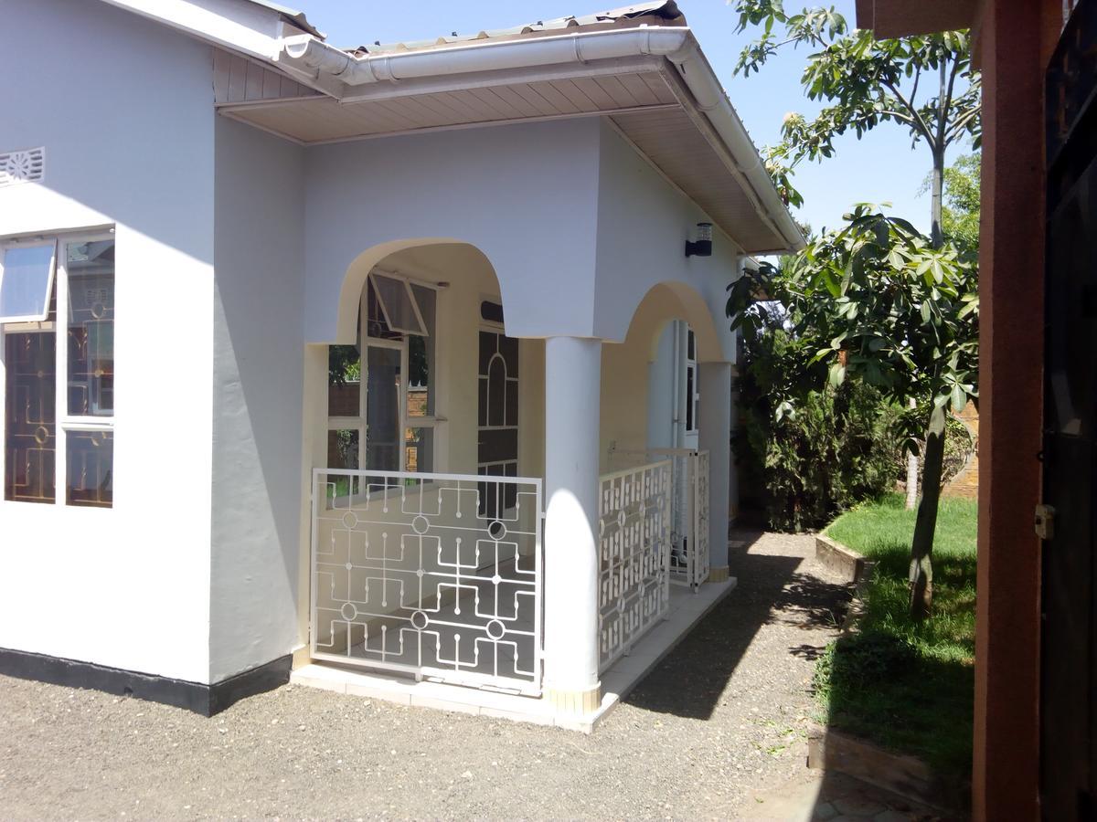 Bed and Breakfast Le Parlour Boma la Ngombe Екстер'єр фото