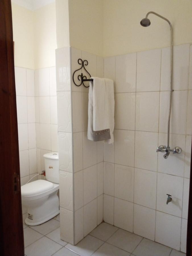 Bed and Breakfast Le Parlour Boma la Ngombe Екстер'єр фото