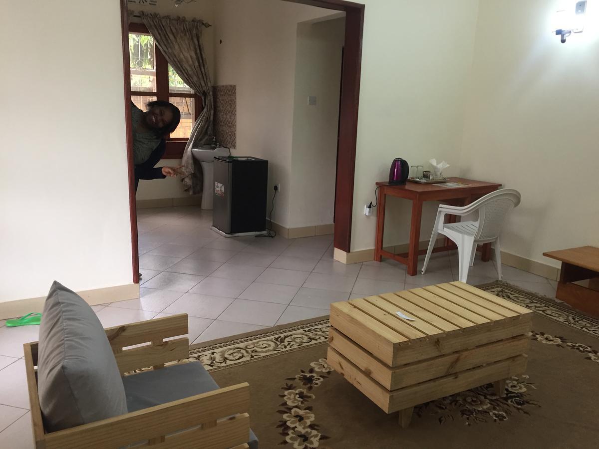 Bed and Breakfast Le Parlour Boma la Ngombe Екстер'єр фото