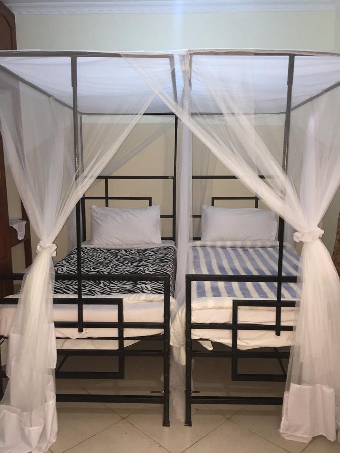 Bed and Breakfast Le Parlour Boma la Ngombe Екстер'єр фото