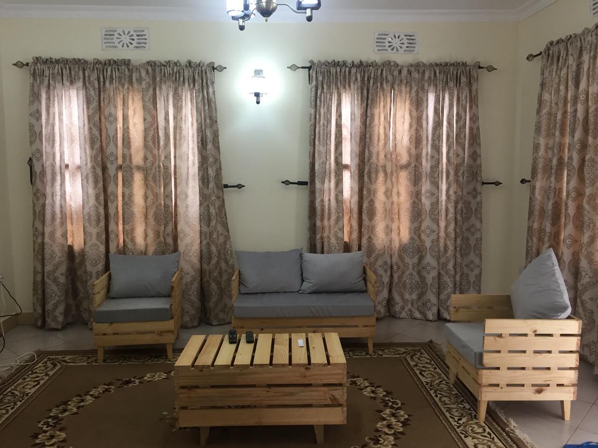 Bed and Breakfast Le Parlour Boma la Ngombe Екстер'єр фото