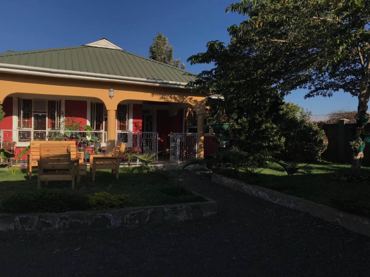 Bed and Breakfast Le Parlour Boma la Ngombe Екстер'єр фото