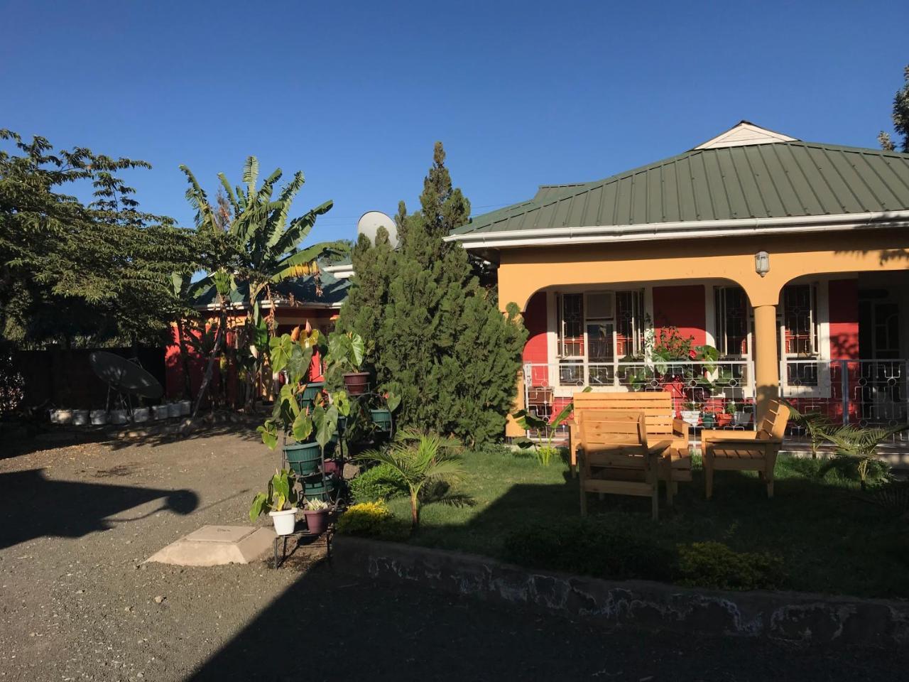 Bed and Breakfast Le Parlour Boma la Ngombe Екстер'єр фото