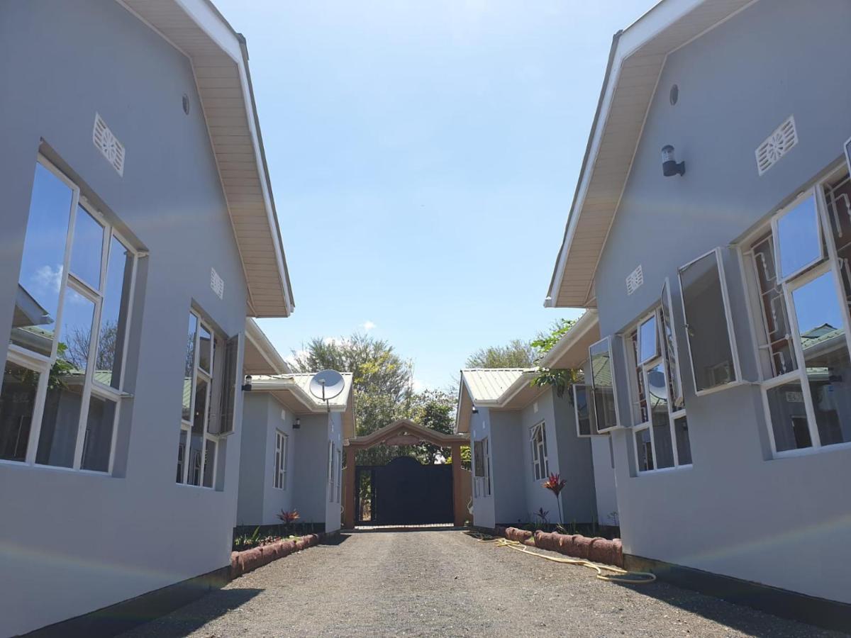 Bed and Breakfast Le Parlour Boma la Ngombe Екстер'єр фото