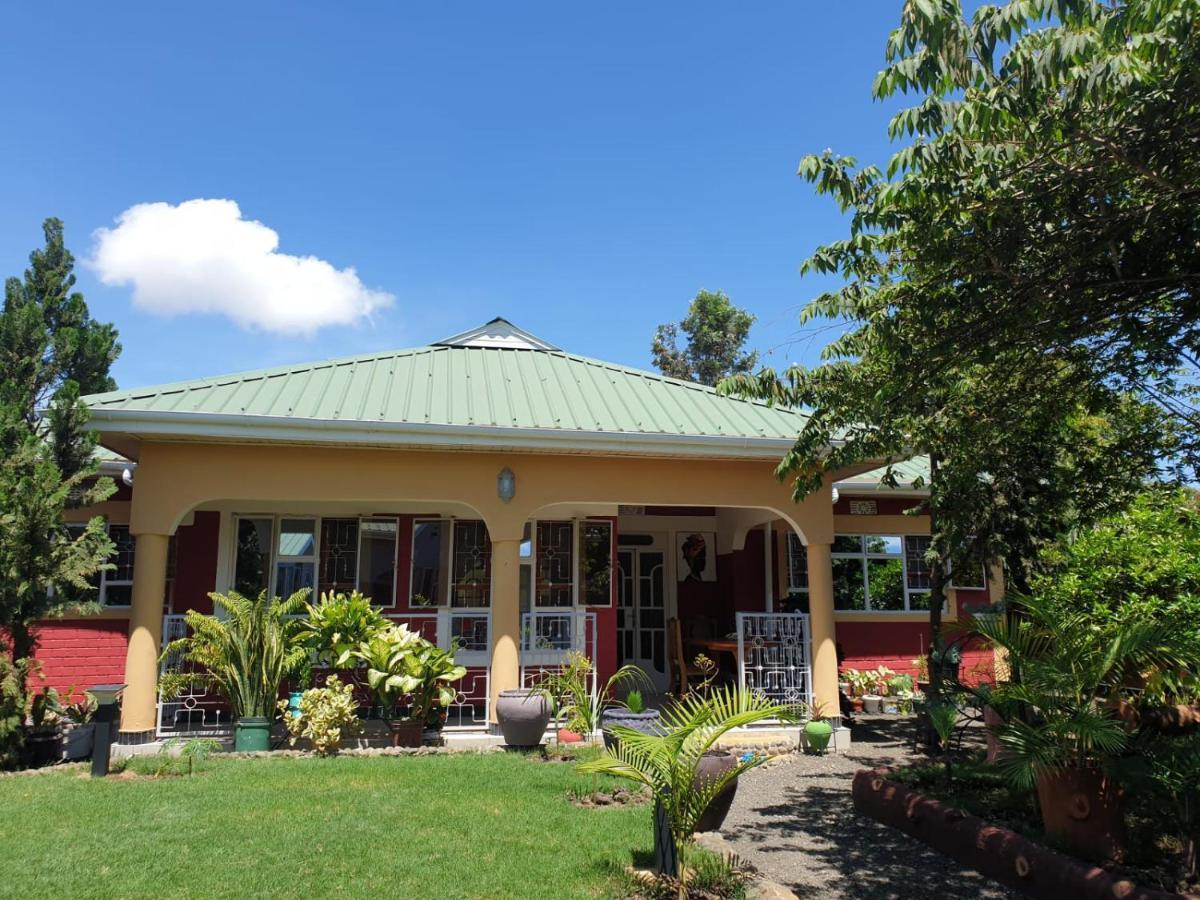 Bed and Breakfast Le Parlour Boma la Ngombe Екстер'єр фото