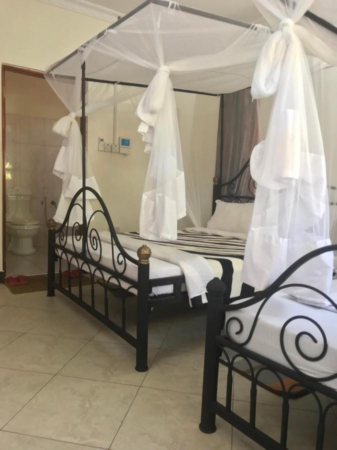 Bed and Breakfast Le Parlour Boma la Ngombe Екстер'єр фото