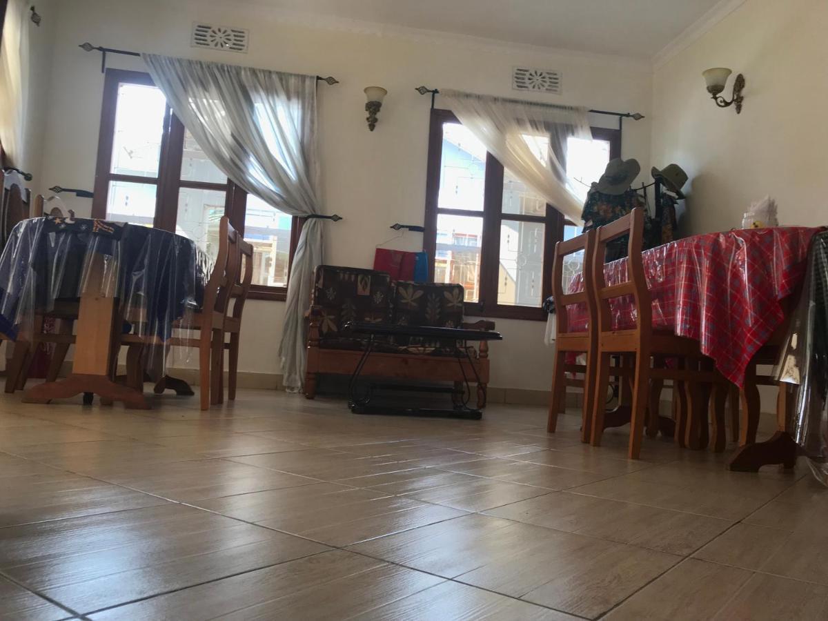 Bed and Breakfast Le Parlour Boma la Ngombe Екстер'єр фото