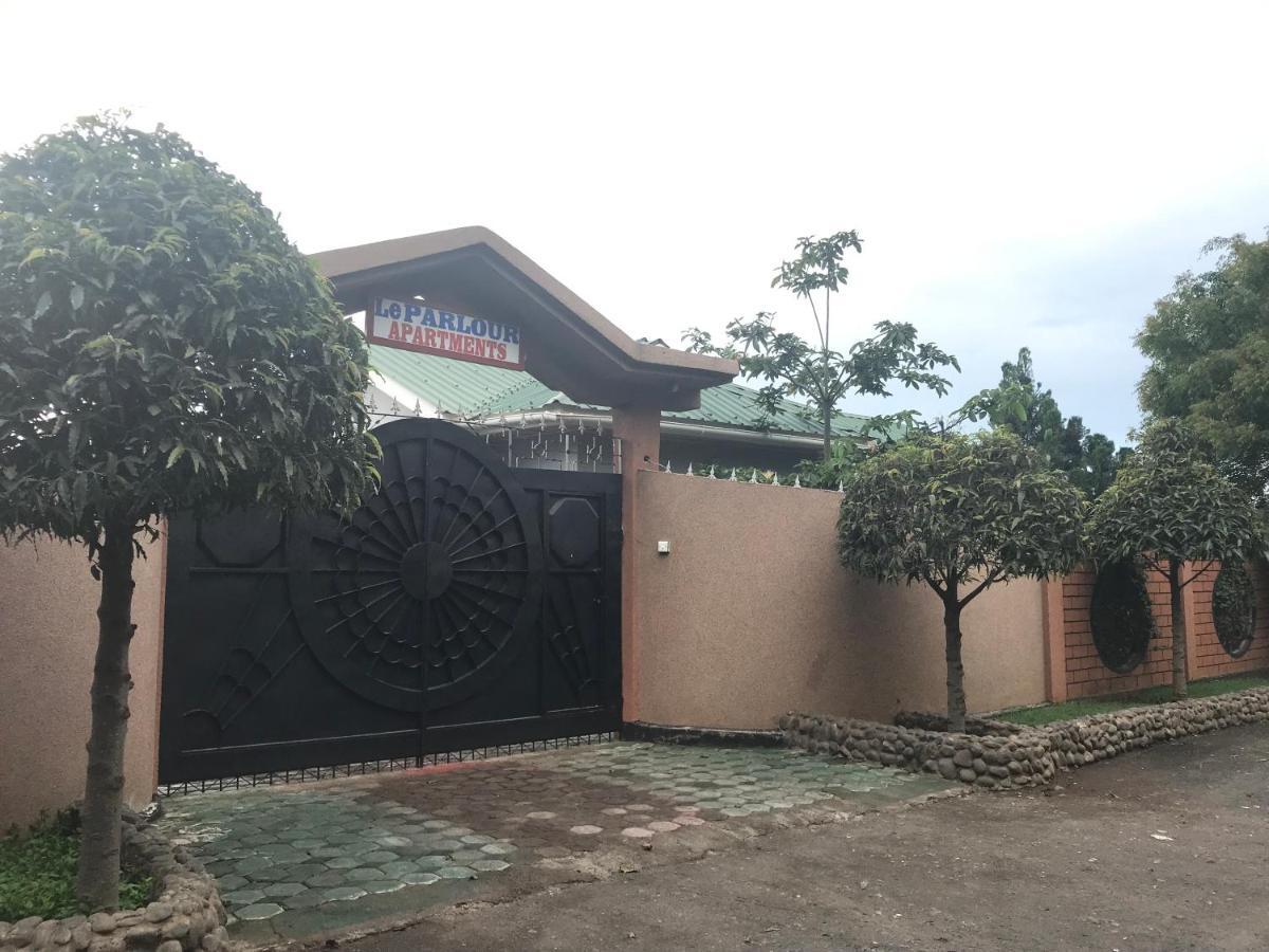 Bed and Breakfast Le Parlour Boma la Ngombe Екстер'єр фото